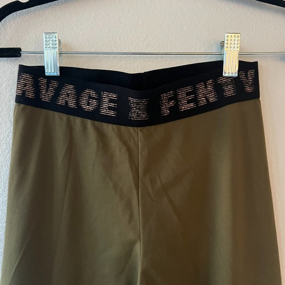 Savage X Fenty Forever Savage High Waisted Pull On Leggings Size Medium - Picture 7 of 7